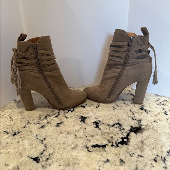 Steve Madden Giovanni Booties - Picture 3 of 10